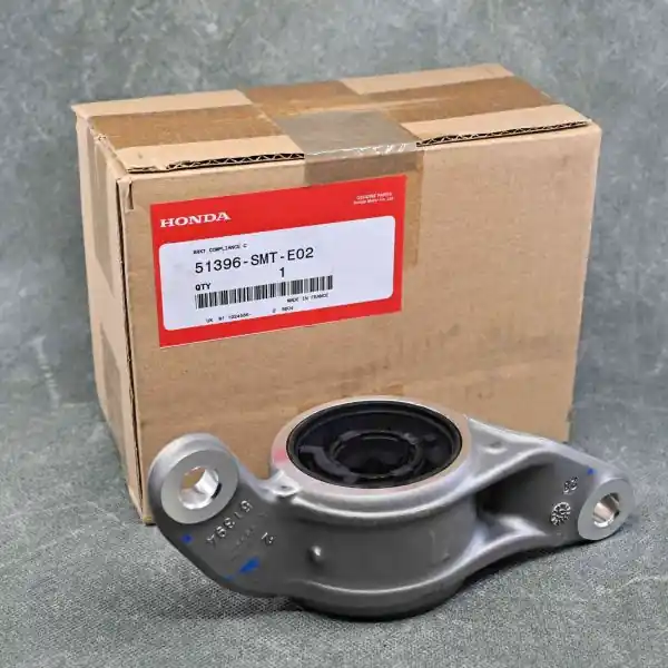 OEM tuleja wahacza przedniego TYLNA LEWA Civic 8gen 06-11 TypeR FN2 K20Z4 Wyprzedaż