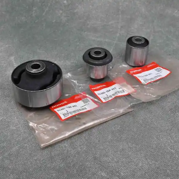 Ostatnie sztuki OEM zestaw tulei przedniego dolnego wahacza Accord 8gen 08-15