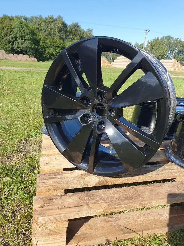 Zamów teraz Felgi Aluminiowe Skoda 18" (odmalowane)