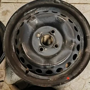 4 felgi stalowe 4x100 14x5,5J z kołpakami Kia Picanto Szybka dostawa